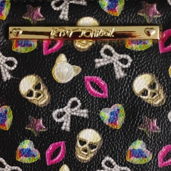 Betsey Johnson Black Skull and Heart Patterned Wallet NWOT - Picture 2 of 4